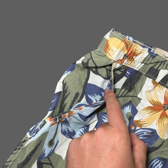 Levi's® Xx Chino Easy 6" Men's Shorts Tropical Print Size XL NWT - Picture 2 of 7